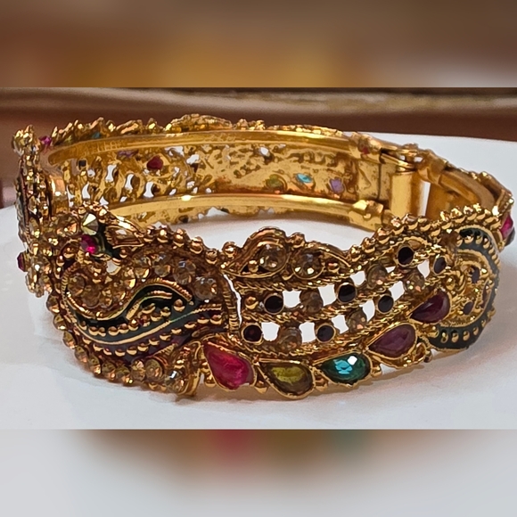 GOLD INDIAN JEWELED WEDDING BRACELET FITS SEVEN OR EIGHT INCH WRISTS - Picture 2 of 3
